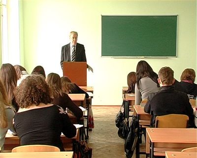 Минобразования РФ разрешит работать в школе выпускникам непедагогическ